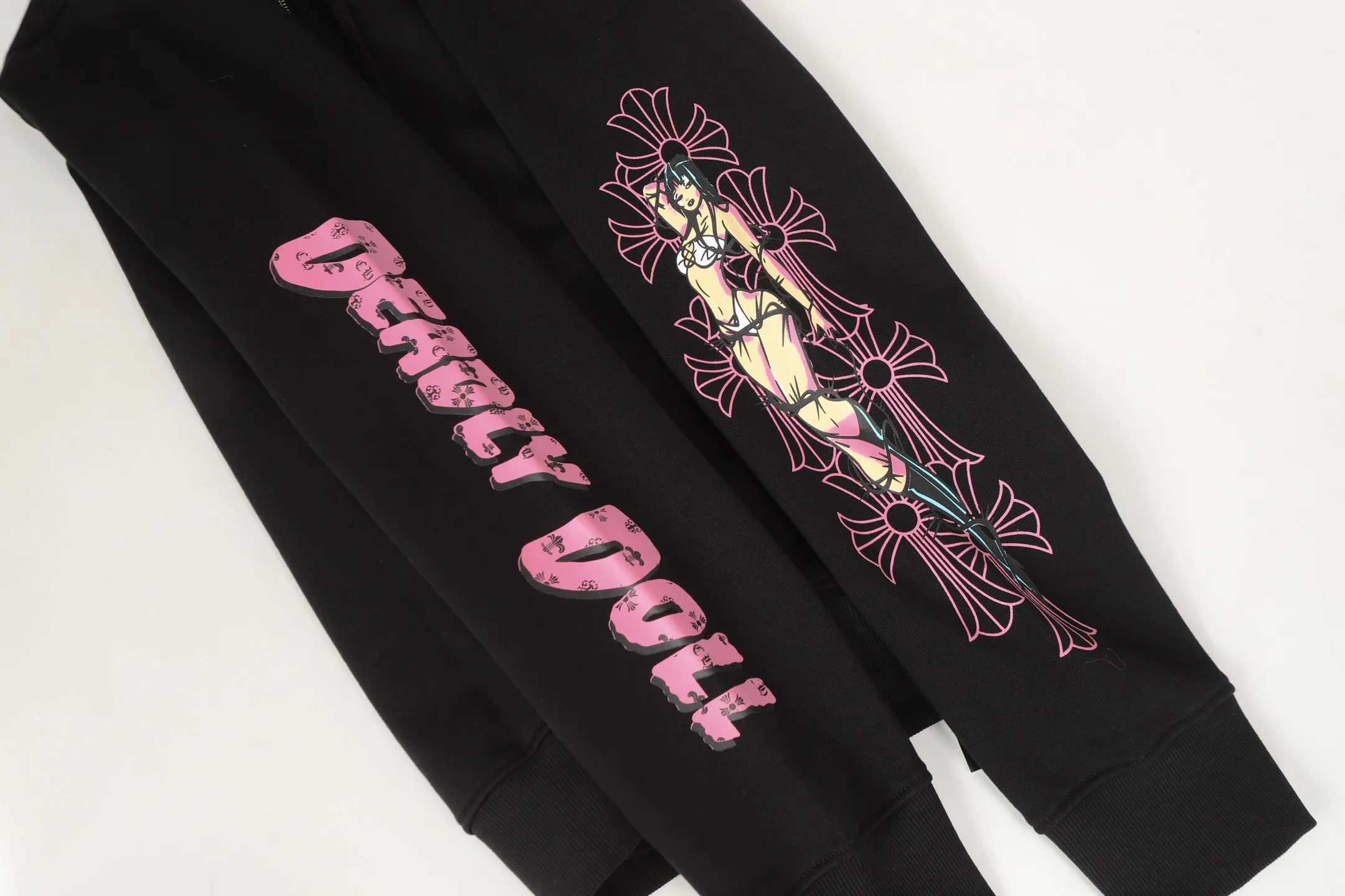 P260 Cross-border model, please do not place an order if you are pursuing quality - Chrome Hearts/Chrome Hearts 25ss Women's Bikini👙Zip Sweater Cardigan Jacket -High weight, high density and high quality. The wool is soft, delicate and skin-friendly. It feels soft and silky. It has excellent warmth and skin-friendly properties. -Customized weaving and dyeing, no color difference. No matter the fabric or workmanship details, it beats the ordinary version on the market. -The hardware and zipper accessories are all customized and full of details. -Colour: Black -Size: S M L XL